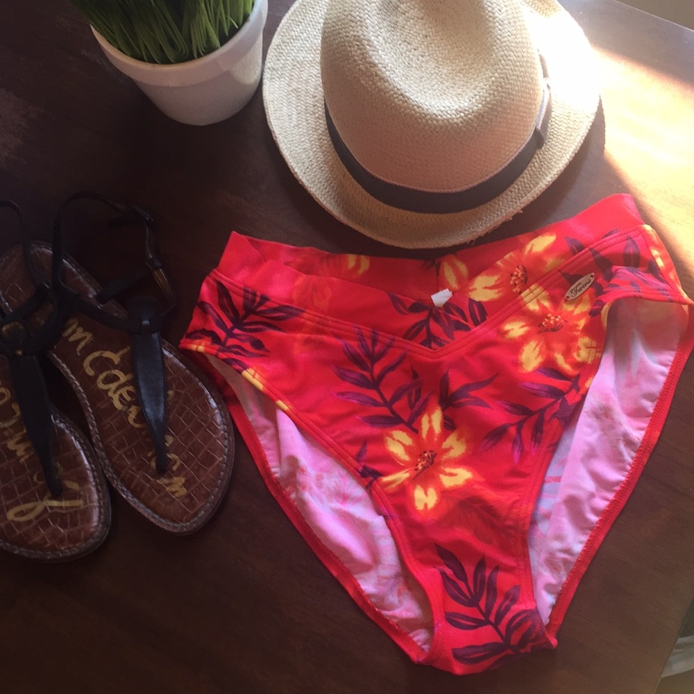 TWINS Red Hawaiian Floral Bikini Bottom Size M NWOT